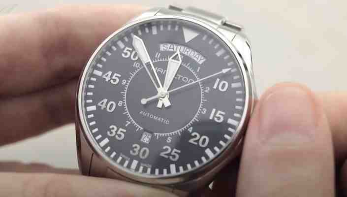 Jak nastavit datum na mechanických hodinkách?